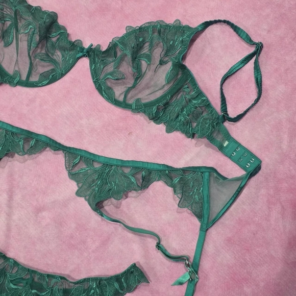Fleur du Mal Lingerie 3 Piece Set - Emerald Green - Picture 4 of 5